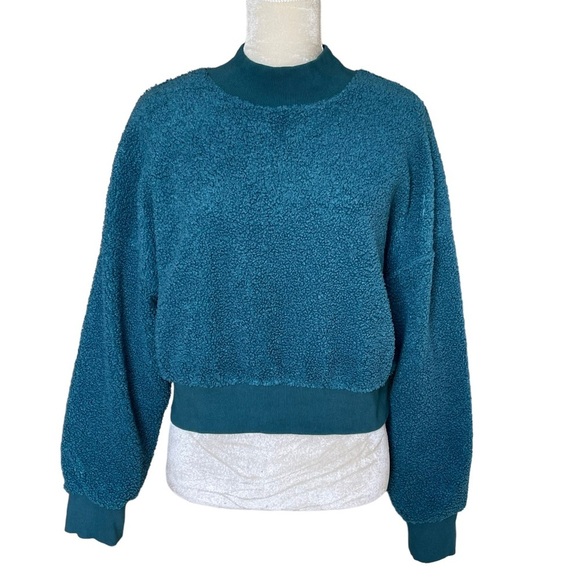 Fabletics Women’s Malia Polar Fleece Sweatshirt Size M Teal Pullover Crop Comfy - Picture 3 of 10
